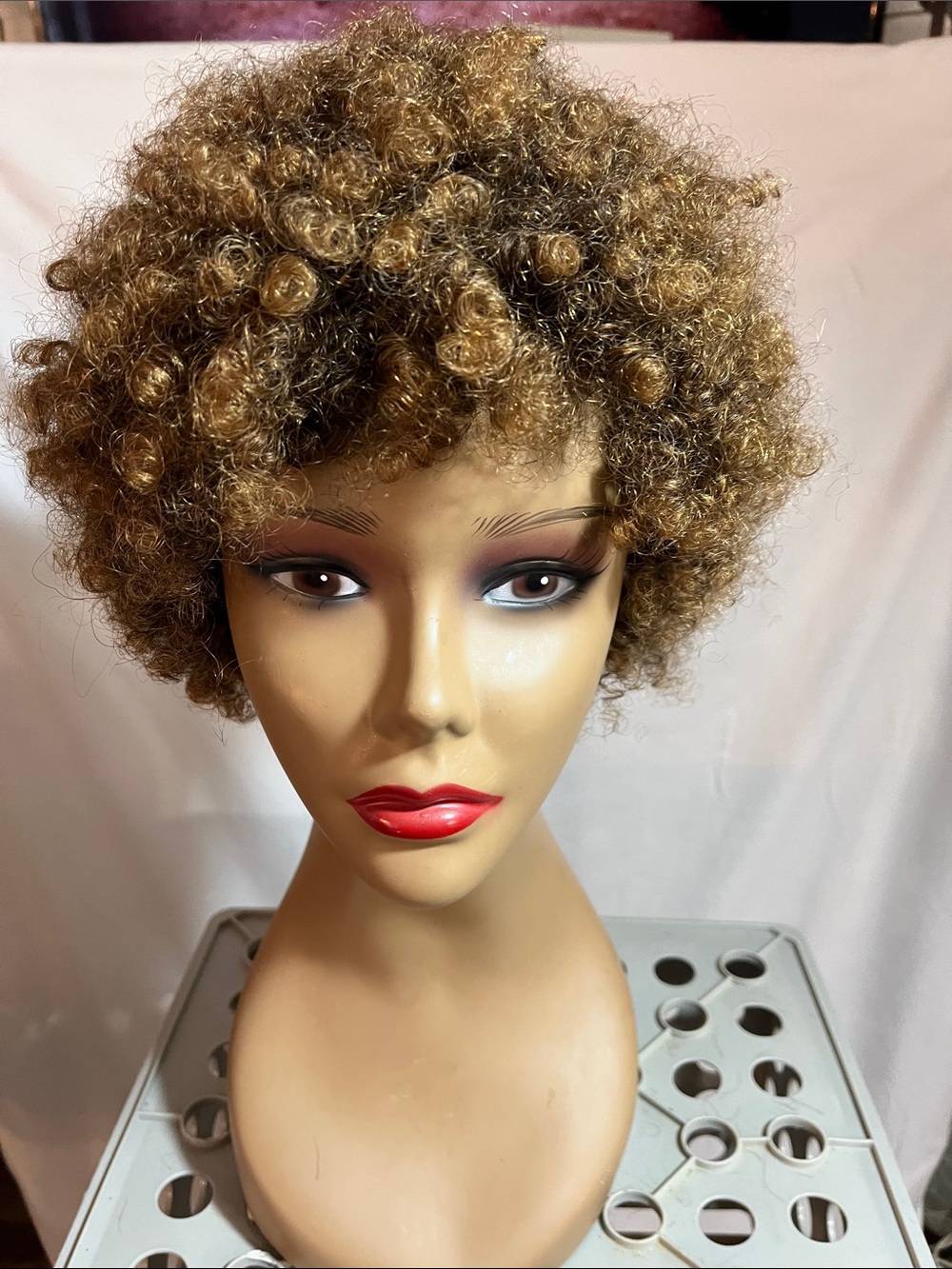 Short Curly Synthetic Wig in Honey Blonde - Women Hair.  Human Hair.